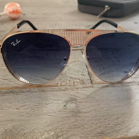 Gold Ray-Ban Aviators